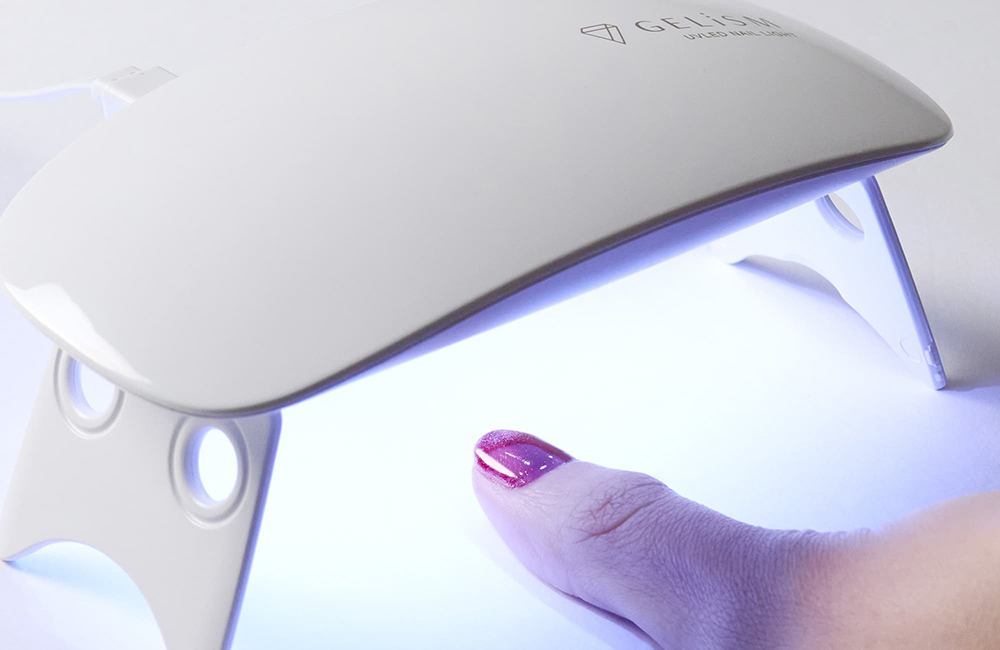 First, cure the thumb.Next, cure the remaining fingers.